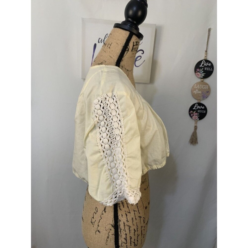 (E-144)Women’s Cream Crop Top Blouse Lace Trim Boho Peasant Style Short Sleeve S - Picture 4 of 7